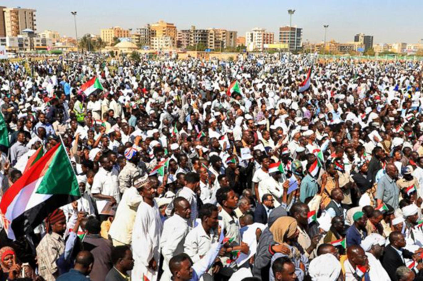 Sudan’da muhalifler askeri konseyle müzakereleri askıya aldı